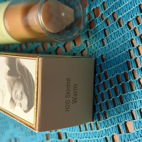 New In Original Packaging, Never Used Pixi by Petra H2O Skin Tint in Shade Warm - Picture 3 of 4